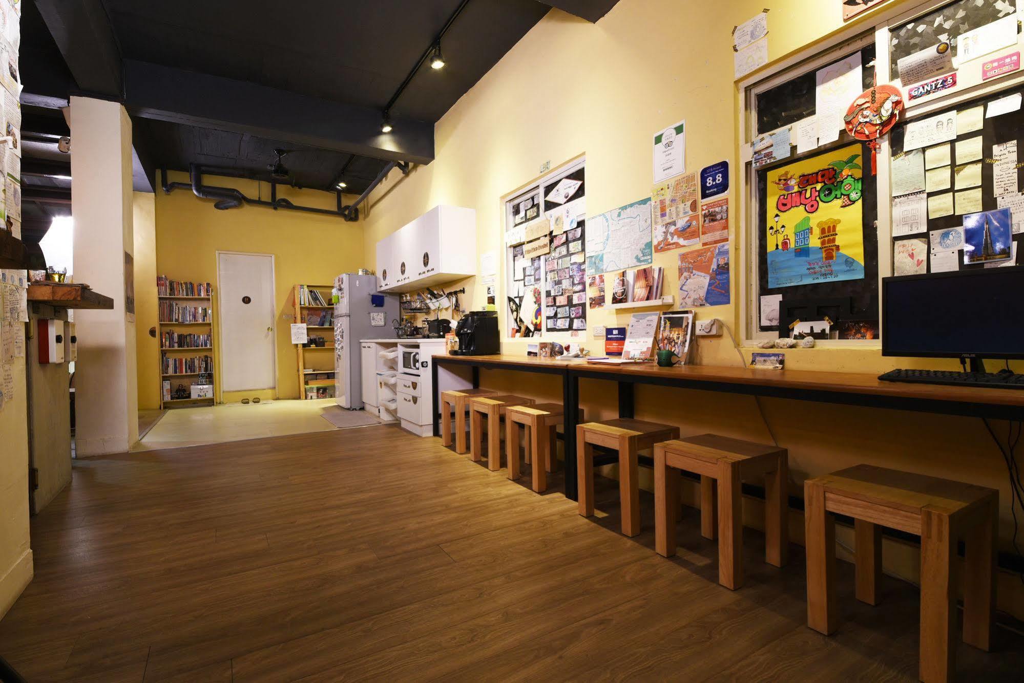 Flip Flop Hostel - Main Station Taipei Exterior foto