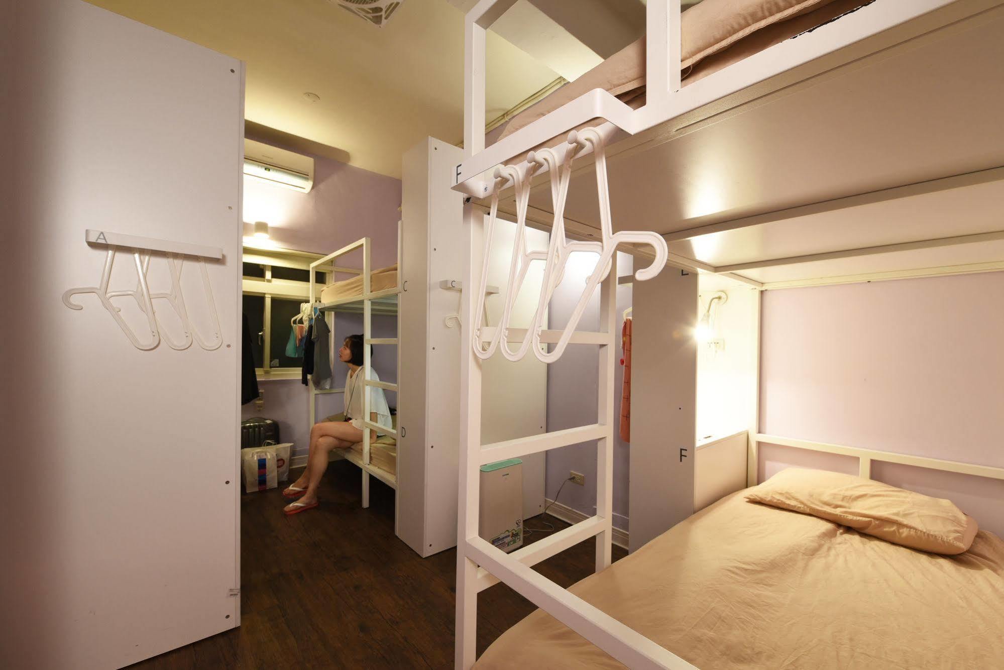 Flip Flop Hostel - Main Station Taipei Exterior foto
