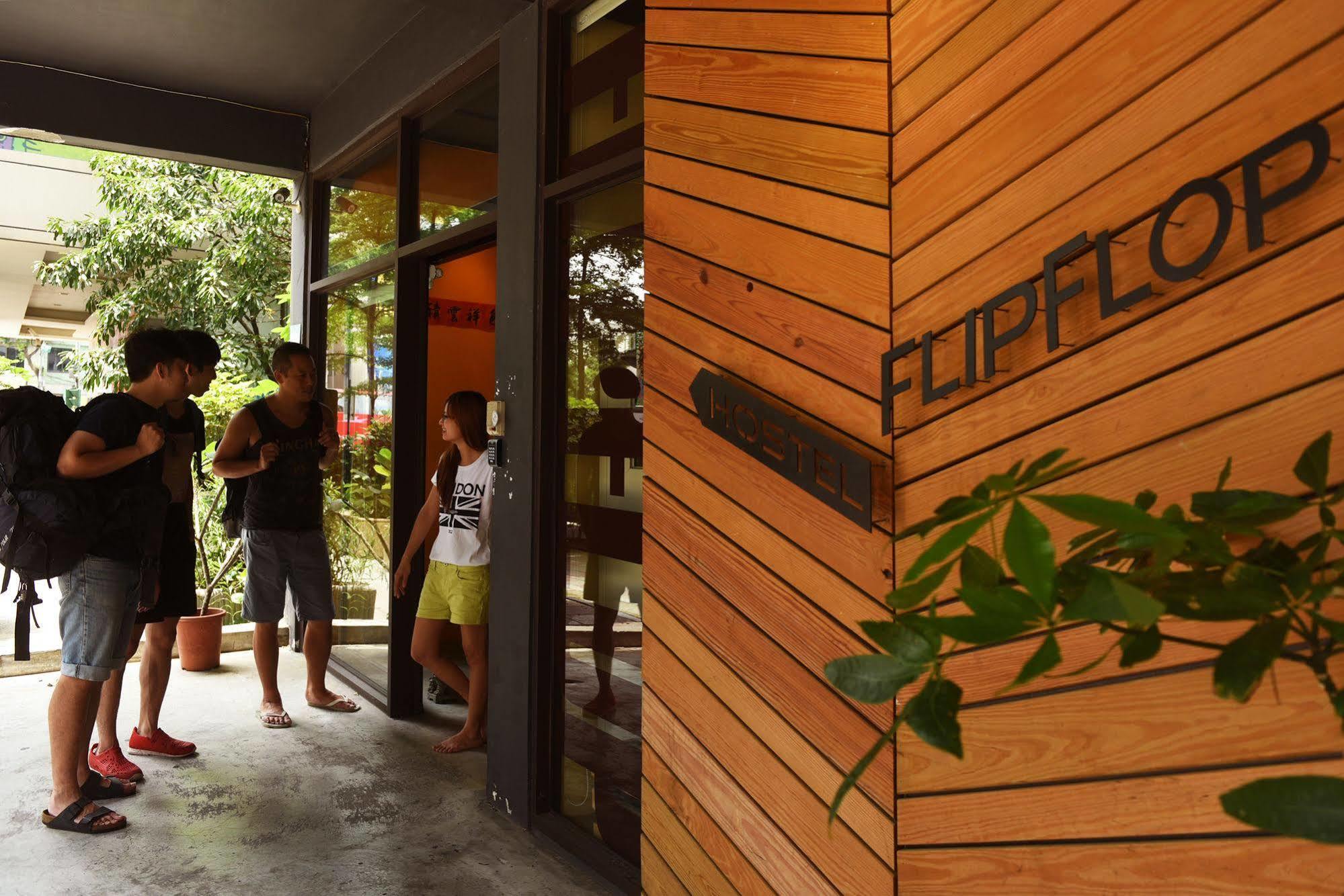 Flip Flop Hostel - Main Station Taipei Exterior foto
