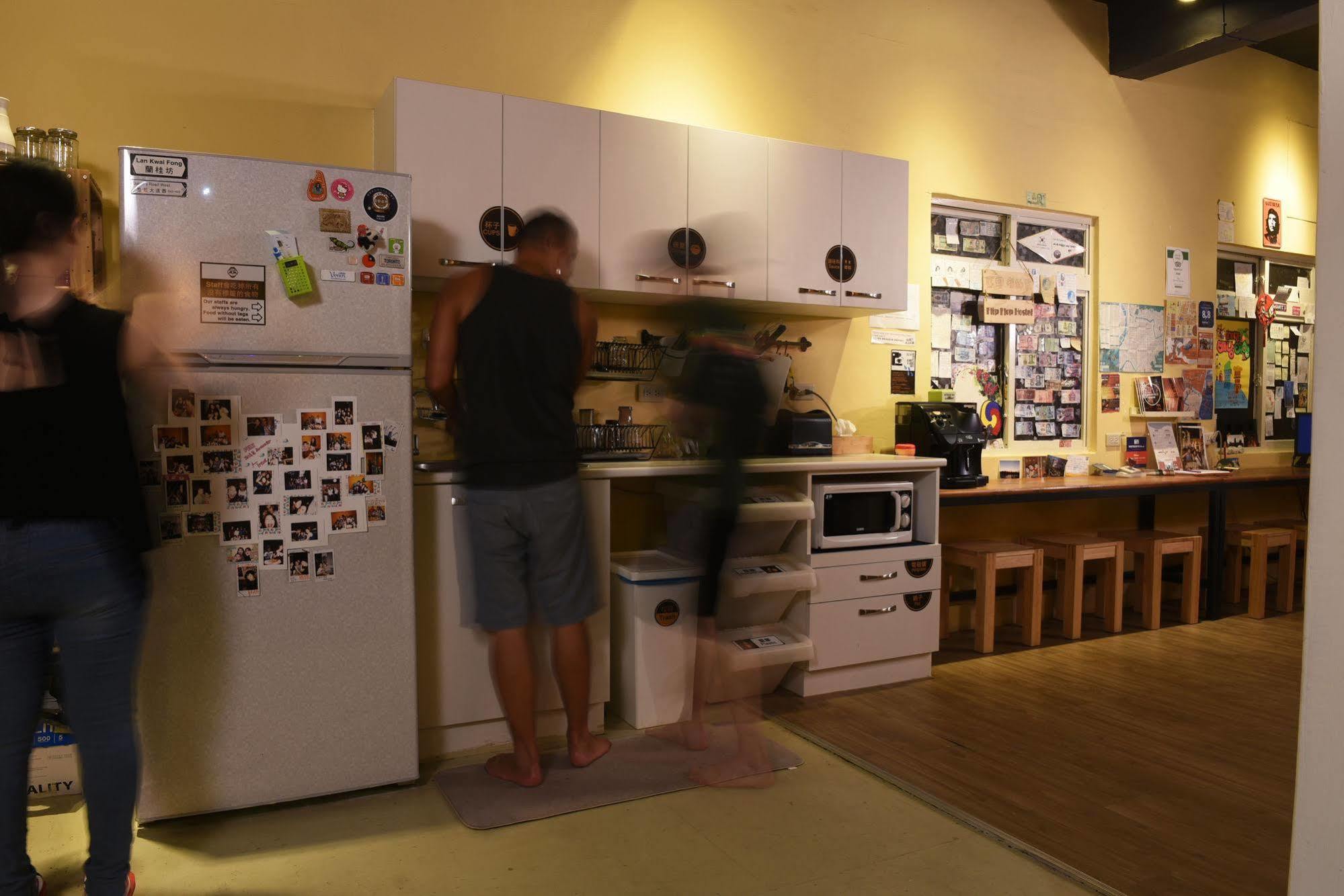Flip Flop Hostel - Main Station Taipei Exterior foto