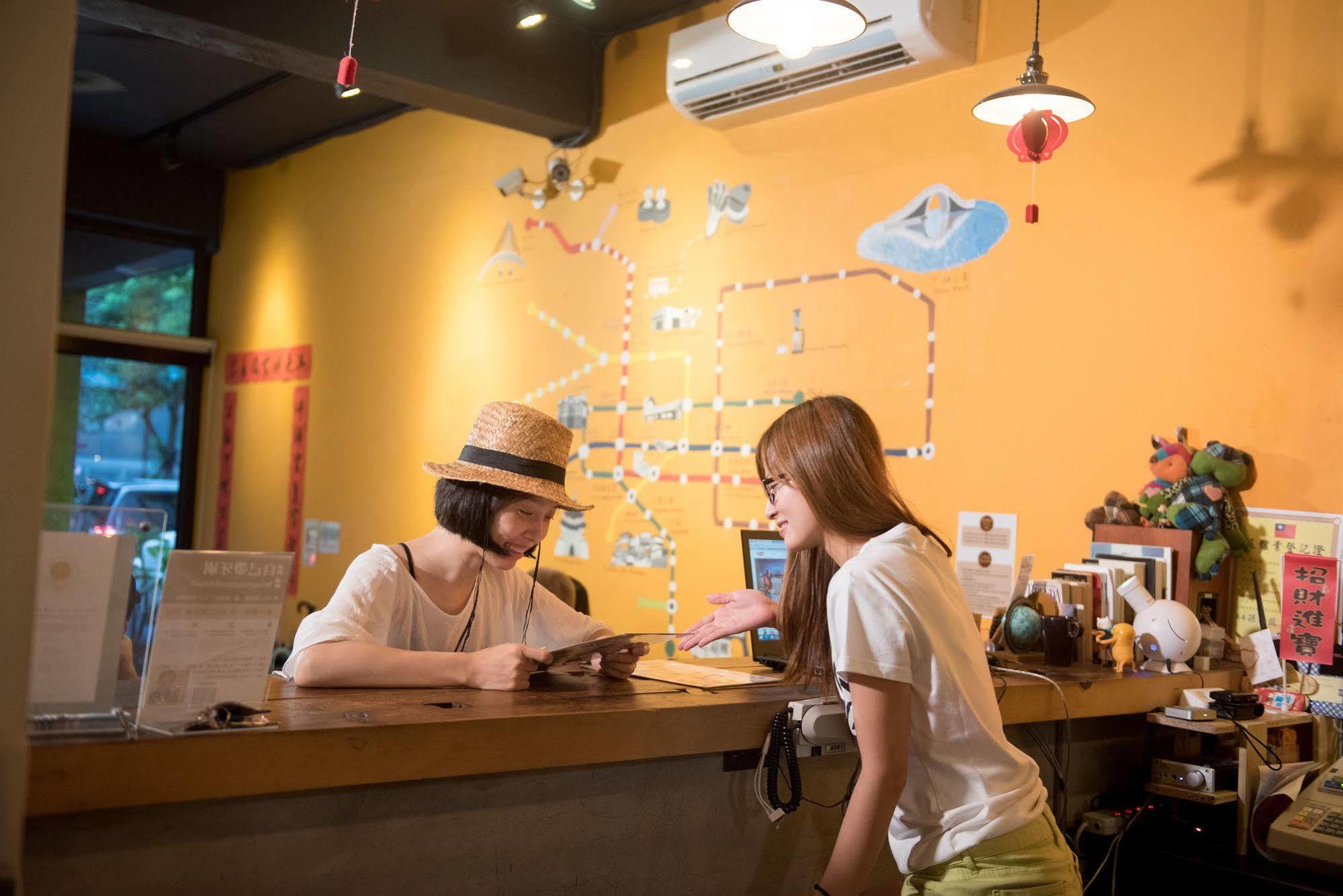 Flip Flop Hostel - Main Station Taipei Exterior foto